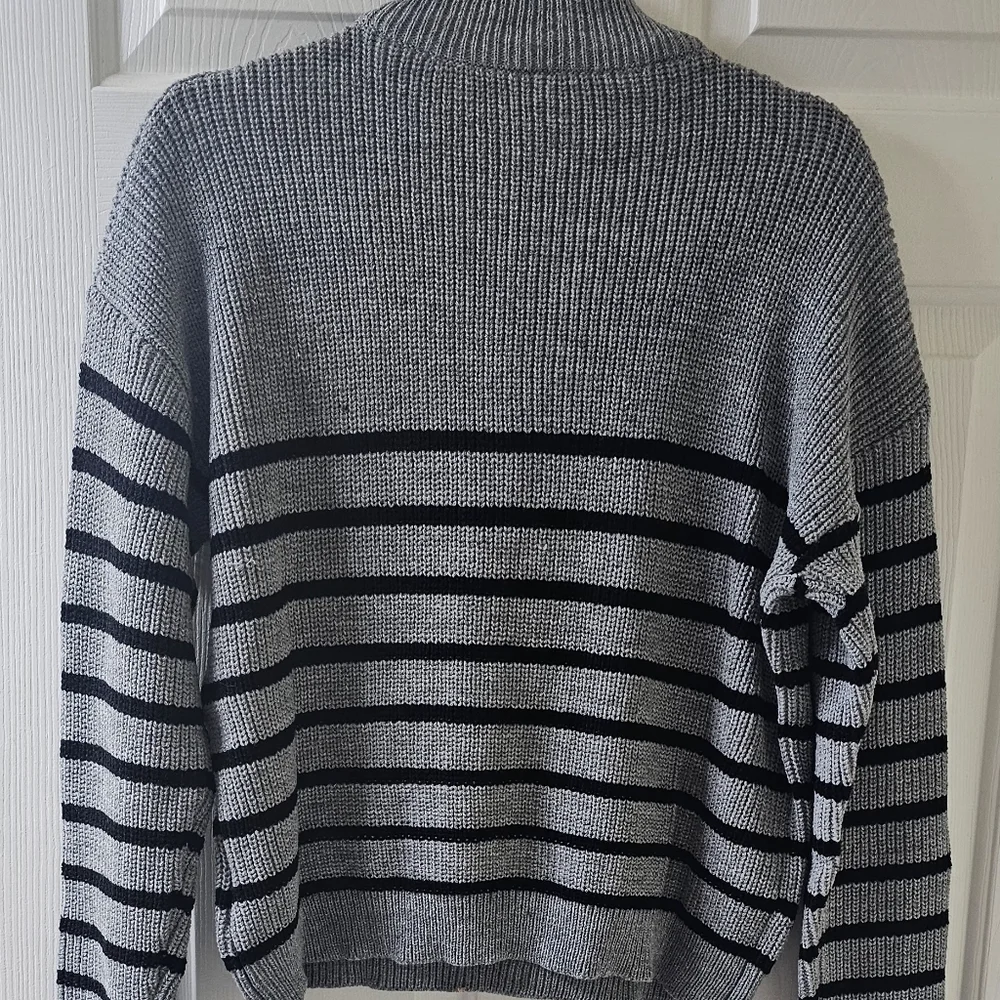 Shein Sweater Quarter Zip-Up Grey and Black Large Cropped - Picture 3 of 10